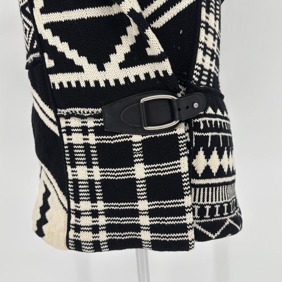 Lauren Ralph Lauren Women’s Sweater Vest Size S  Black and White Aztec Southwest - Picture 5 of 10